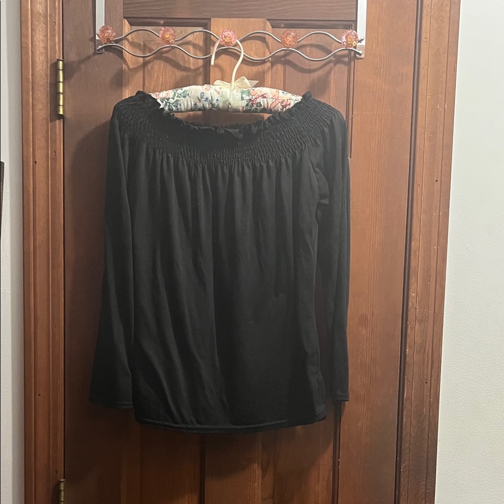 Off-Shoulder Top bought online I can’t remember from where! 🙈 cotton/polyester.